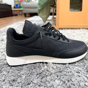 Nike Tailwind 79 SE Men's Black and White Sneakers